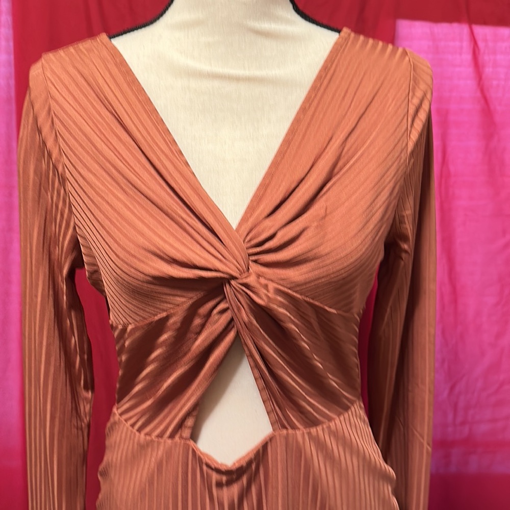 Venus bodycon dress with long sleeves - Picture 2 of 3